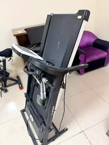 Foldable Treadmill with Incline and Console - Good Working Condition