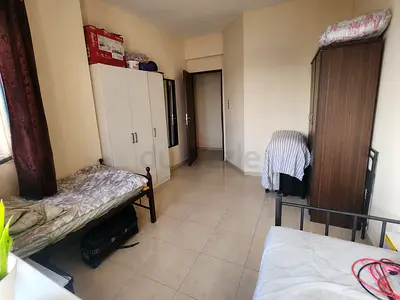 BEDSPACE FOR Executive bachelors Indians -1 room 4 single bed only