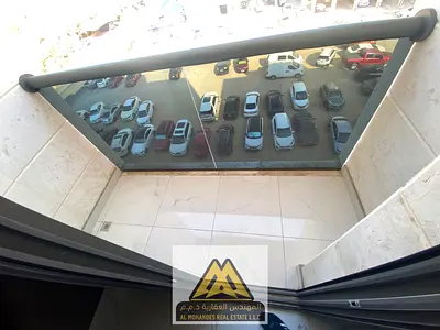 غرفه وصاله بمساحه كبيره بناية جديده تاني ساكن بمنطقة الحميديه قريب من محكمة وجامعه عجمان وجميع الخدمات