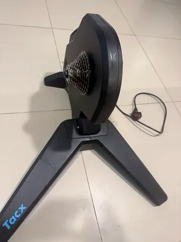 Tacx Flux S Smart Trainer for Indoor Cycling (electric fan included)