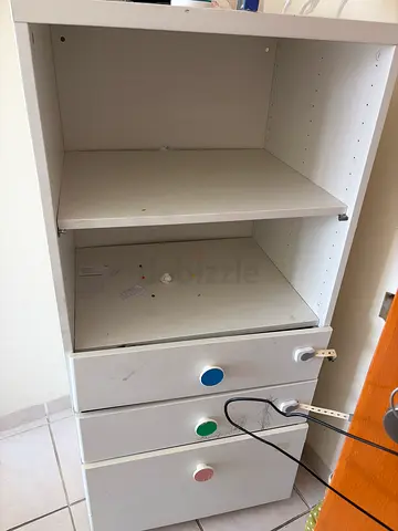 Storage cabinet - working condition