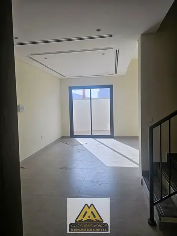 فرصة مميزة لامتلاك تاون هاوس داخل مجتمع أزها السكني الراقي، بتصميم عصري وموقع هادئ مناسب للعائلات، مع مساحات عملية وتشطيبات مميزة توفر الراحة والخصوصي