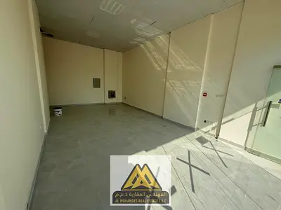 Brand new commercial shop, first use, excellent space and finishing