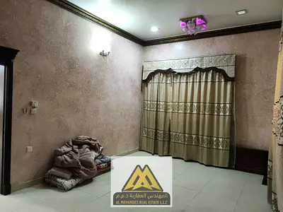 تعلن شركة المهندس العقارية عن توافر فرصة استثنائية للإيجار السنوي لبيت عربي يتميز بالرحابة والتصميم العملي في منطقة الراشدية 3 الحيوية. البيت مثالي لل