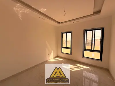فرصة مميزة للإيجار السنوي في منطقة الياسمين بعجمان، فيلا أول ساكن بتصميم عصري وتشطيبات راقية، تتميز بمساحات واسعة وتوزيع داخلي مثالي يناسب العائلات ال