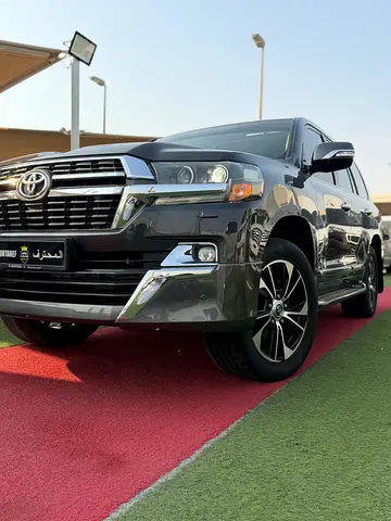 لاند كروزر-2021-GXR GRAND TOURING-V8-full option-bank finance-متاح تمويل بنكي جميع البنوك