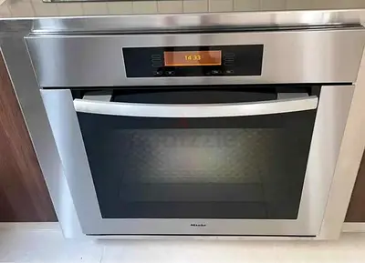 Built-in stainless steel electric oven (Miele) - good condition
