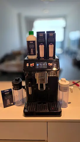 DeLonghi Eletta Explore | Hot Cold Milk | Under Warranty | 8 months Light Use