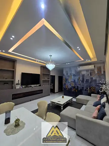 فرصة مميزة للإيجار الشهري فيلا بتصميم عصري ومساحات واسعة تناسب العائلة، تجمع بين الراحة والفخامة في موقع هادئ وحيوي.