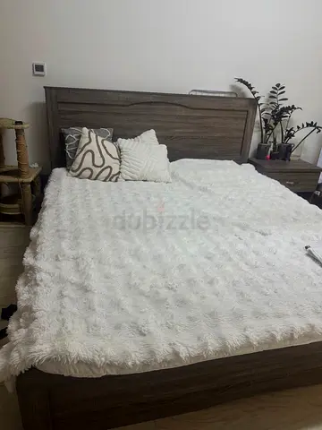 King  size 180x200 wooden bed frame with mattress and bedside tables (2), + dresser - good condition