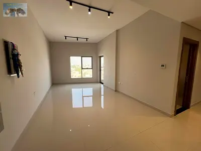 Second tenant, balcony, built-in wardrobes, central air conditioning, free maintenance, large space