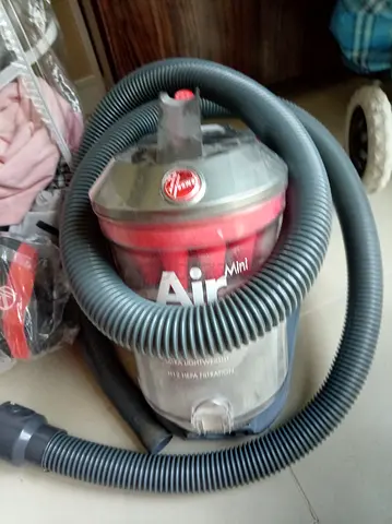 Hoover Bagless Vacuum Cleaner 900W, for immediate sale