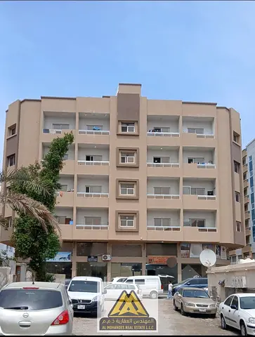 Investment opportunity: A modern building with a great annual return in a strategic location in Al Rashidiya 3, near Ajman Corniche and major roads.