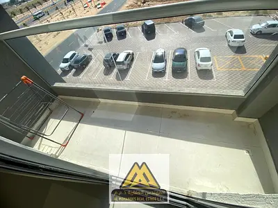 شقة غرفتين وصالة مع بلكونه باطلاله بمنطقة الجرف3 قريب من السوق الصيني و جميع الخدمات والطرق الرئيسيه