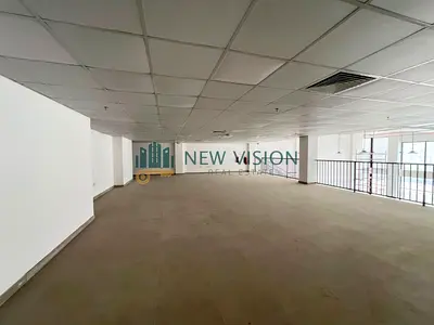 A 4,500 sq. ft. showroom with a mezzanine available for annual rent in Industrial Area 18, Sharjah. Ideal for retail, wholesale, and commercial busine