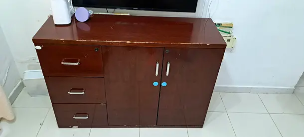 Cabinet with draws