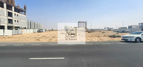 للبيع ارض تجارية مساحة 5380 قدم مربع تصريح ارضي +3