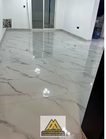 للإيجار غرفة وصالة بالمويهات 3 عجمان بناية جديدة غرفة ماستر حمامين بلكونة وتشطيب ممتاز.