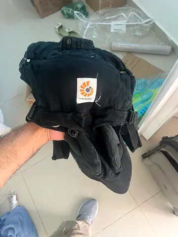 Ergobaby black baby carrier - gently used omni breeze