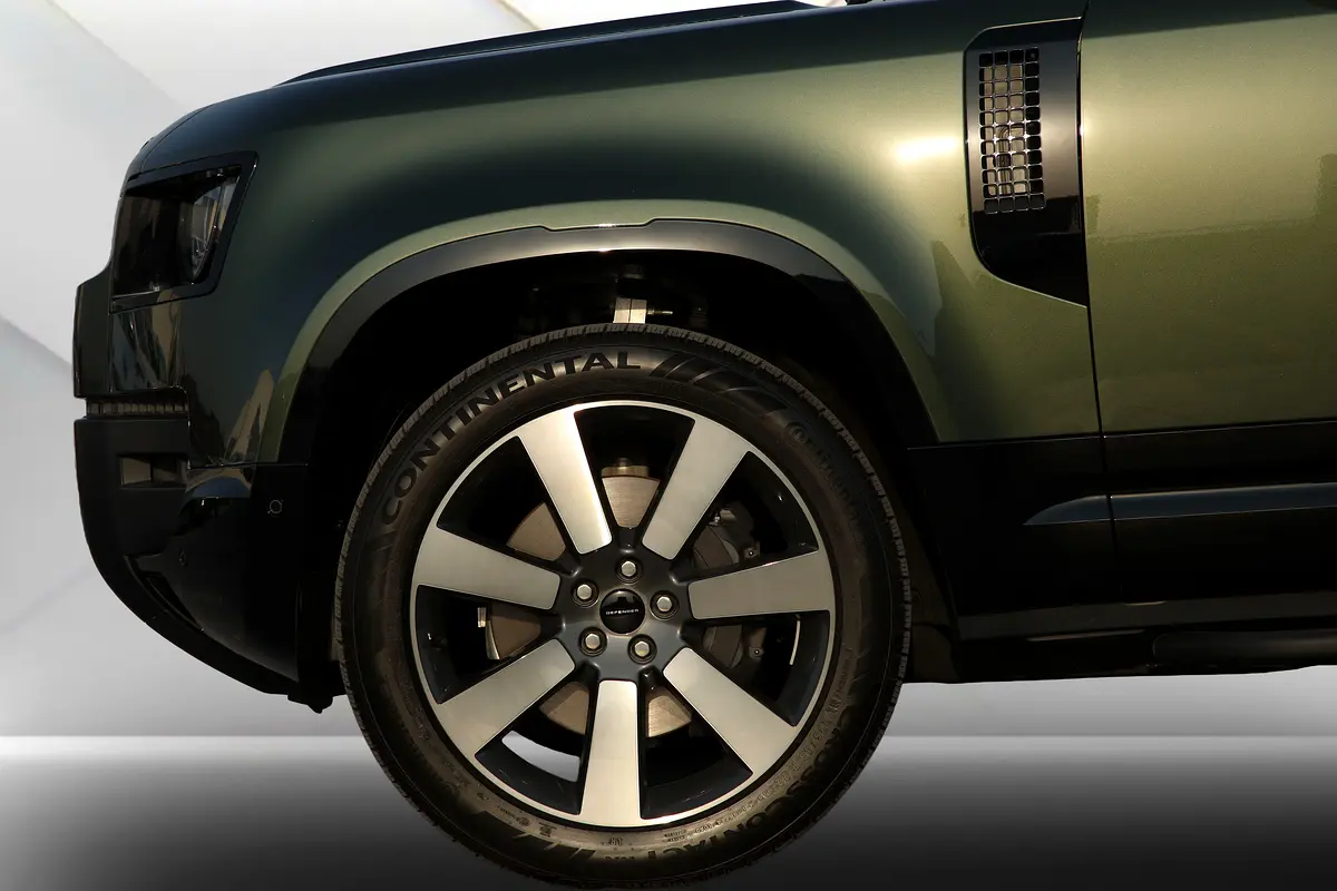 Land Rover Defender 2026
