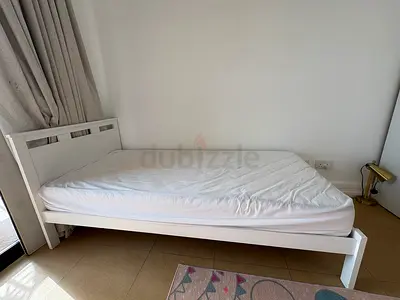 Single bed with mattress in very good condition