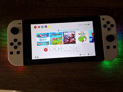 Nintendo Switch + Case + Joy‑Cons + Grip