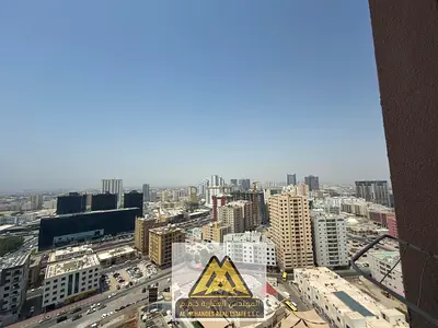 فرصة سكنية راقية للإيجار السنوي في أبراج النعيمية بمدينة عجمان استوديو بمساحة شاسعة جداً مع شرفة وإطلالة مميزة وموقف سيارات مجاني