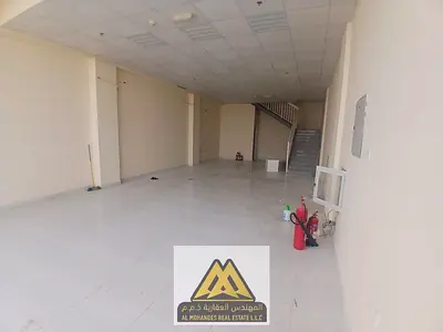 محل تجاري للإيجار في الصناعية 2 على شارع عمان بموقع استراتيجي مع ميزانين مناسب لجميع الأنشطة التجارية