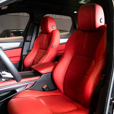2025 Jaguar F-PACE photo 13