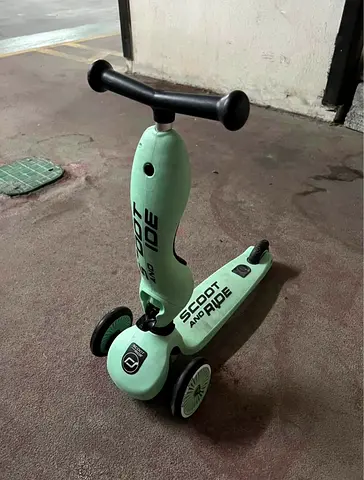 SCOOT AND RIDE 1 a 5 yrs old or depending how big is the child