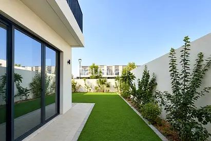 Corner 4BR | Huge Garden | Bright | Appliances