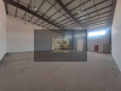 مستودع للإيجار 2500 قدم في عجمان