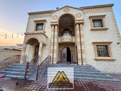 7 master bedrooms 2 large majlis (formal sitting rooms) with ensuite bathrooms Large living room with bathroom An annex of 790 sq ft comprising: Kitch