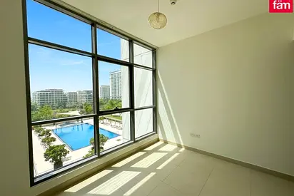 Luxury 2br | Pool View | Prime Living