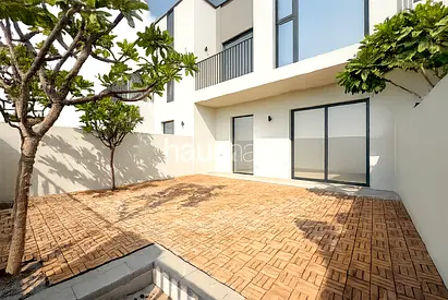 Full Corner | Single Row | YOUR PROPERTY !