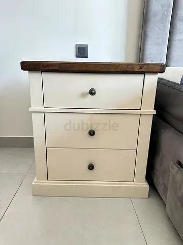 2 Solid Wood Nightstand / Bedside Tables with Drawers