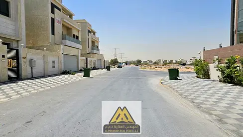A unique opportunity for family living in a spacious villa with a practical design and spaces suitable for large families, providing comfort and priva