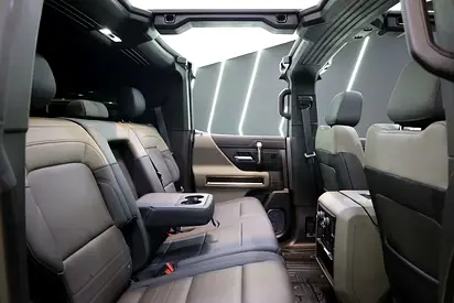 صورة 11 لـ 2024 GMC HUMMER