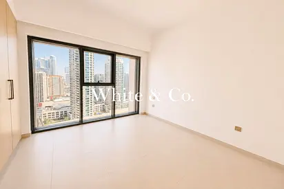 Vacant now | Mid Floor | Semi furnished
