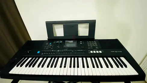 Yamaha PSR-E473 61-Key Keyboard - Excellent Working Condition
