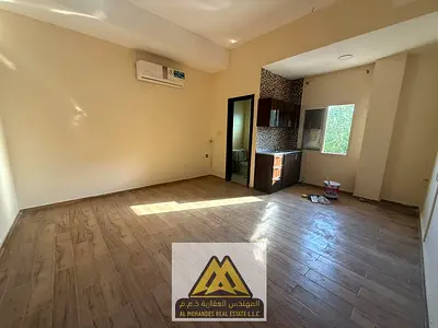 فرصة مميزة للإيجار السنوي استوديو بمساحة كبيرة داخل بناية جديدة، ثاني ساكن، بتشطيبات نظيفة وموقع حيوي داخل المويهات 1 – عجمان، مناسب للأفراد الباحثين