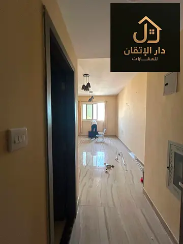 فرصة ذهبية للإيجار شقه غرفتين وصاله منطقه القاسمية المحطة موقع حيوي وقريب من جميع الخدمات