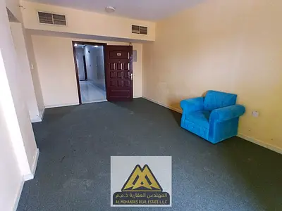 للإيجار غرفة وصالة بالنخيل كورنيش عجمان مطبخ مغلق بلكونة خزائن حائط تكييف مركزي وباركن متوفر.