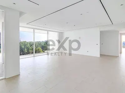 LUXURY | CORNER UNIT | VACANT