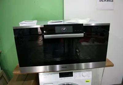 Miele Built-in Electric Oven in Stainless Steel - Good Condition