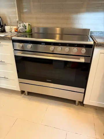 Siemens 90cm Electric Stove Excellent condition