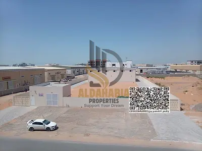 🏭 فرصة صناعية مميزة للإيجار في المنطقة الصناعية الجديدة بأم القيوين، مناسبة للشركات الصناعية واللوجستية وشركات النقل والتخزين والمقاولات، مع ساحة واس