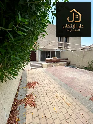 فرصة ذهبية للإيجار فيلا طابقين 3 غرف وصالة مع غرفة خادمة منطقة شرقان يوجد تكيف مركزي من المالك مباشرة عمولة 5%