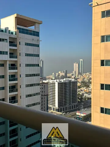 شقة غرفتين وصالة مع بلكونه إطلالة جانيه على الكورنيش بابراج عجمان ون الراشدية 3 بجوار جميع الخدمات