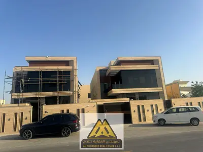 • 5 غرف نوم • مجلس • صالة واسعة • تشطيبات سوبر